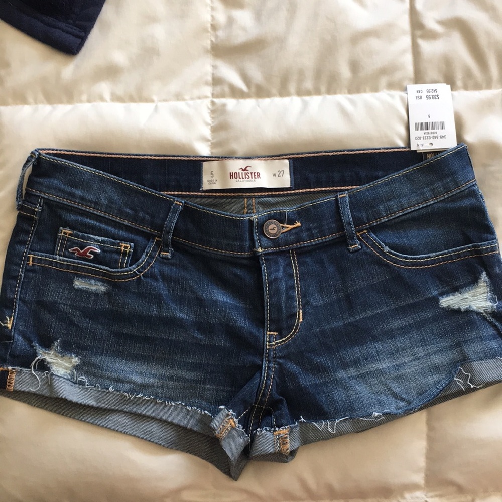 NEVER WORN Hollister bootie shorts!